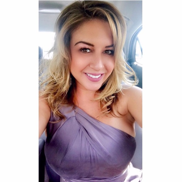 Meet your posher, Jen 💕💃🏼 - Picture 2 of 6